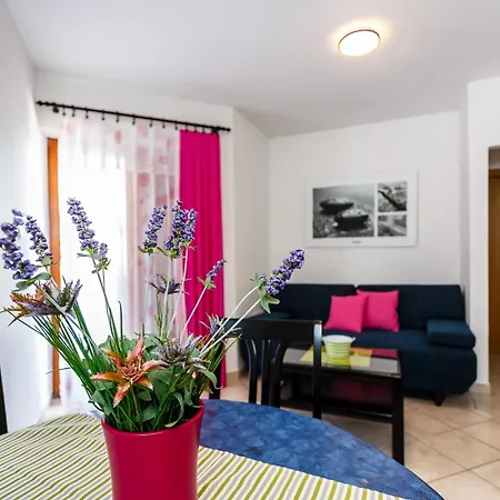 Comfortable And Sunny Krk *