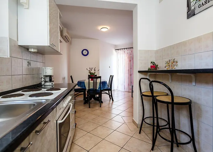 Comfortable And Sunny Krk Apartment