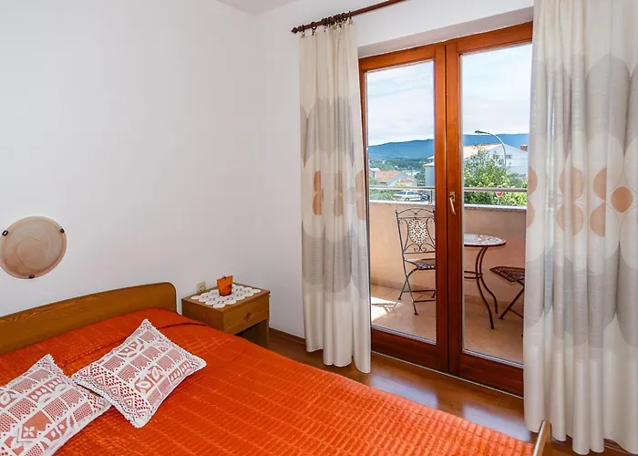 شقة Comfortable And Sunny Krk كرك